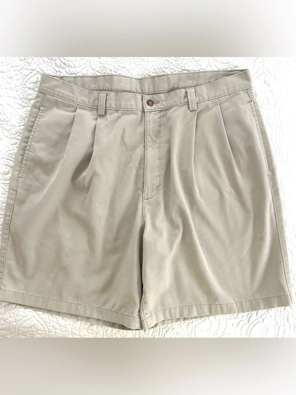 Duck Head Men’s Pleated Shorts in Light Tan Khaki 38”